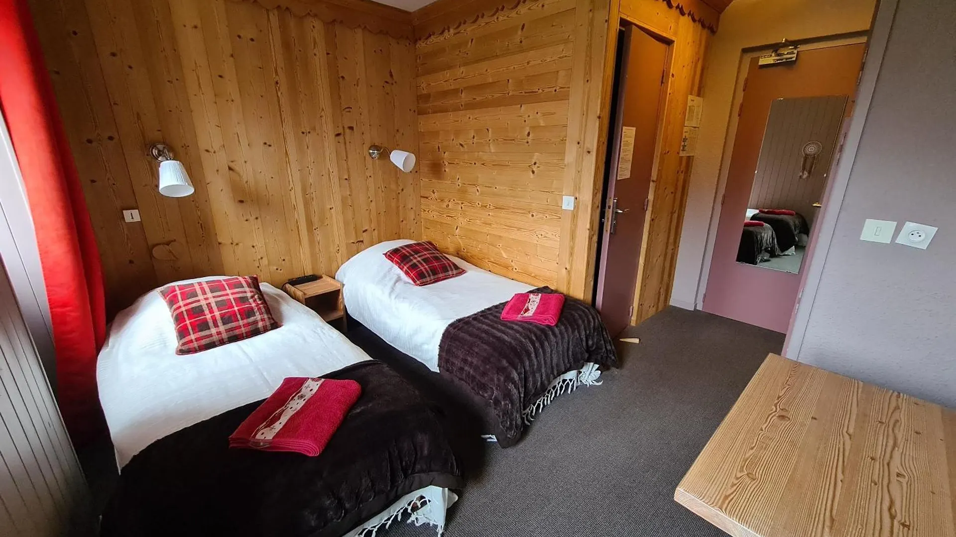 Hotel Et Appart'Hotel Restaurant L'Adray Longefoy